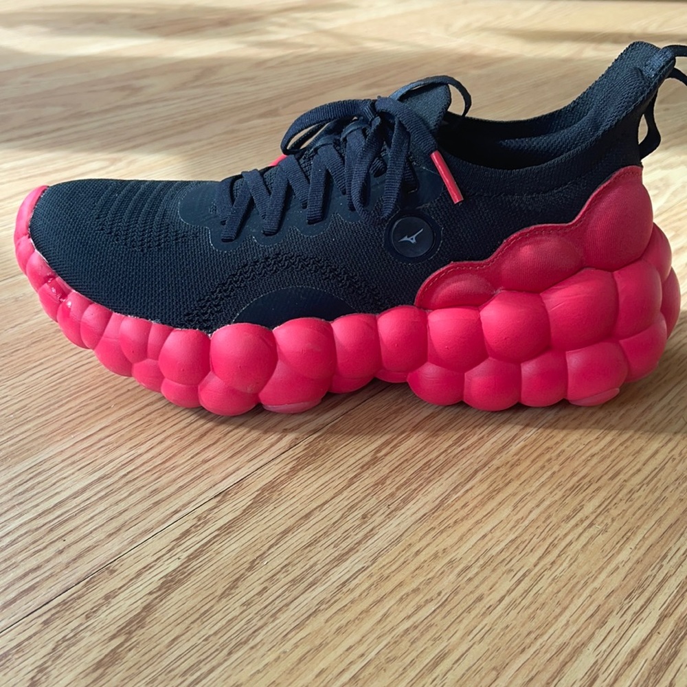 Mizuno Enerzy marathon shoes. Women’s size 6.